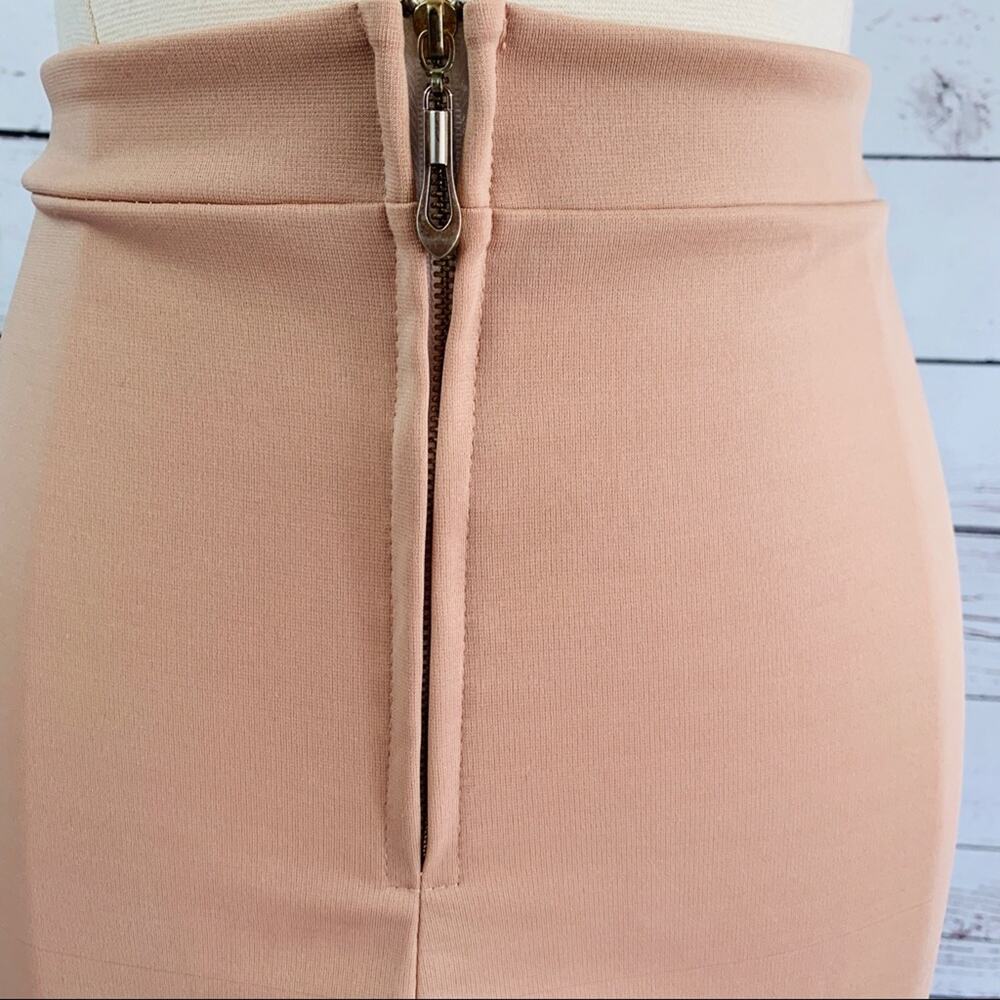 Soft Pink pencil skirt stretchy - Picture 4 of 5